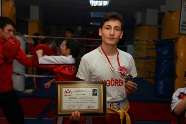 Başarılı Sporcular Diplomalarını Karnelerinden önce Aldı