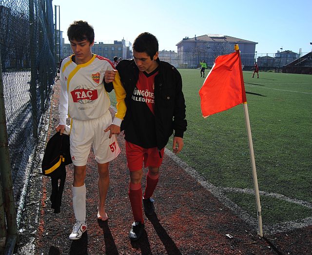 Güngören Futbola Doydu Kazanan Dostluk Oldu